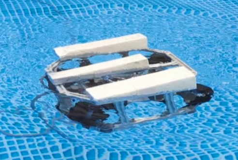 水中ロボットの試験機